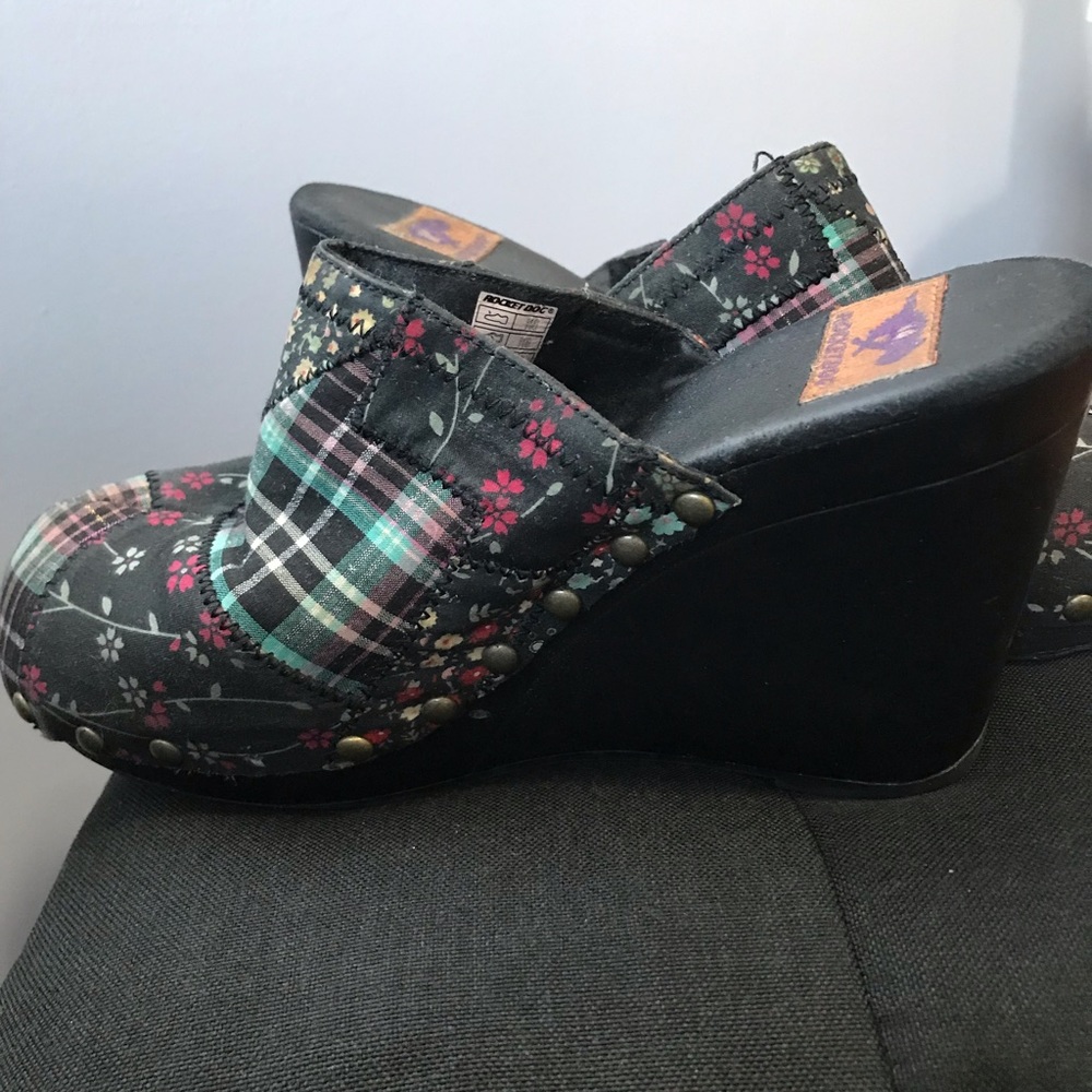 Quilted pattern wedge mule!